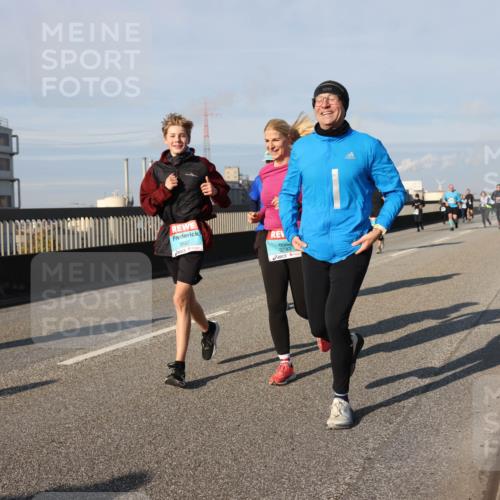 03.10.2025 - Köhlbrandbrückenlauf Lena Gebhardt http://msf.ph/oto/9142947 03.10.2025 10:00:49 Position 2 3635, 3783 meine-sportfotos.de