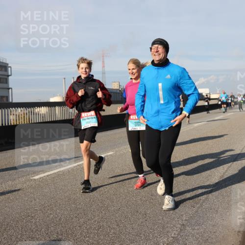 03.10.2025 - Köhlbrandbrückenlauf Lena Gebhardt http://msf.ph/oto/9142950 03.10.2025 10:00:49 Position 2 3635, 3783 meine-sportfotos.de