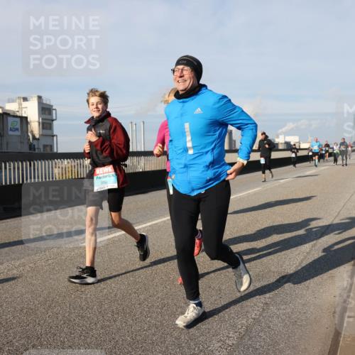 03.10.2025 - Köhlbrandbrückenlauf Lena Gebhardt http://msf.ph/oto/9142952 03.10.2025 10:00:49 Position 2 3635 meine-sportfotos.de