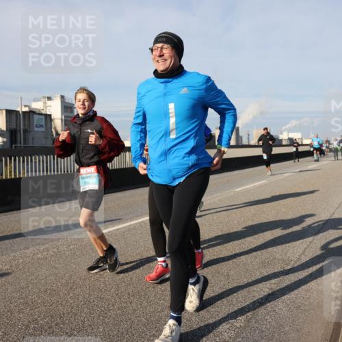 03.10.2025 - Köhlbrandbrückenlauf Lena Gebhardt http://msf.ph/oto/9142955 03.10.2025 10:00:49 Position 2 3635 meine-sportfotos.de