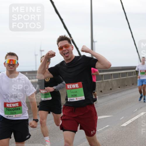 03.10.2025 - Köhlbrandbrückenlauf Jannik Wohlers http://msf.ph/oto/9142957 03.10.2025 15:44:14 Position 1 9696, 7057, 7526 meine-sportfotos.de