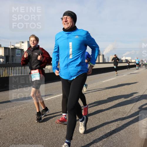 03.10.2025 - Köhlbrandbrückenlauf Lena Gebhardt http://msf.ph/oto/9142958 03.10.2025 10:00:49 Position 2 3635 meine-sportfotos.de
