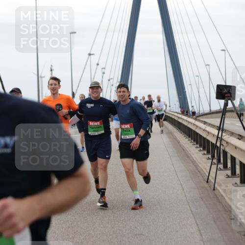 03.10.2025 - Köhlbrandbrückenlauf Jannik Wohlers http://msf.ph/oto/9142967 03.10.2025 15:44:15 Position 1 8804, 8803 meine-sportfotos.de