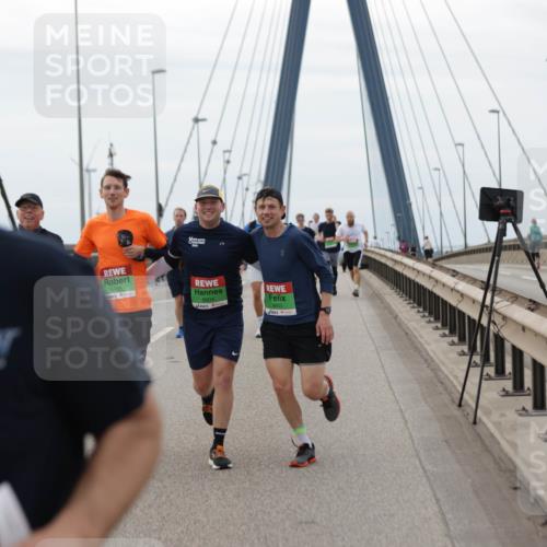 03.10.2025 - Köhlbrandbrückenlauf Jannik Wohlers http://msf.ph/oto/9142968 03.10.2025 15:44:15 Position 1 8805, 2824, 8804 meine-sportfotos.de
