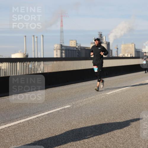 03.10.2025 - Köhlbrandbrückenlauf Lena Gebhardt http://msf.ph/oto/9142982 03.10.2025 10:00:51 Position 2  meine-sportfotos.de