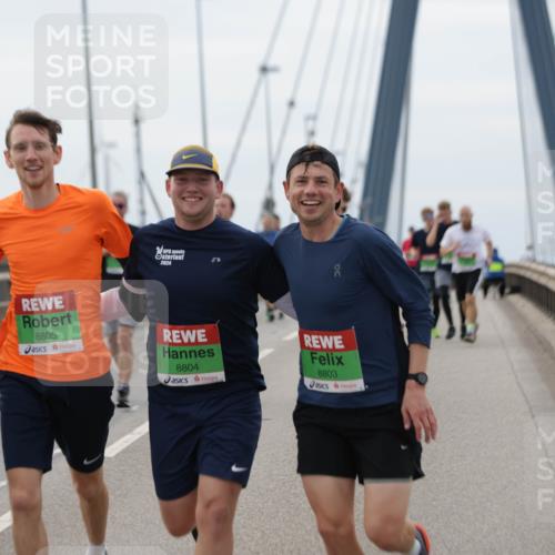 03.10.2025 - Köhlbrandbrückenlauf Jannik Wohlers http://msf.ph/oto/9142983 03.10.2025 15:44:16 Position 1 2024, 8802, 8805, 8804, 8803 meine-sportfotos.de