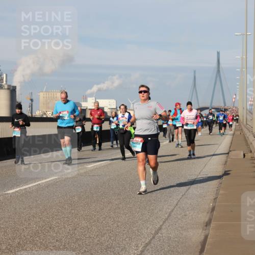 03.10.2025 - Köhlbrandbrückenlauf Lena Gebhardt http://msf.ph/oto/9143030 03.10.2025 10:00:54 Position 2  meine-sportfotos.de