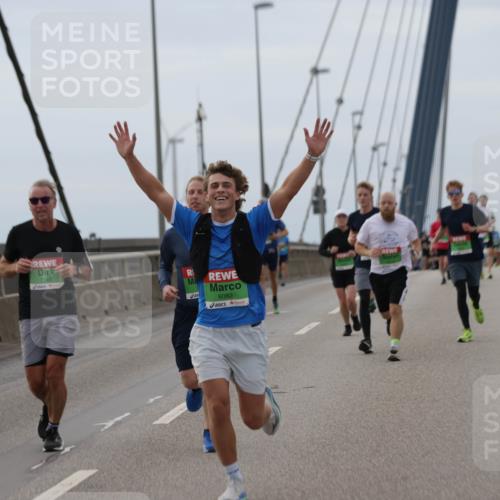 03.10.2025 - Köhlbrandbrückenlauf Jannik Wohlers http://msf.ph/oto/9143031 03.10.2025 15:44:18 Position 1 7345, 8082 meine-sportfotos.de