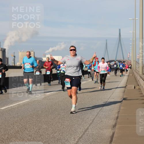 03.10.2025 - Köhlbrandbrückenlauf Lena Gebhardt http://msf.ph/oto/9143034 03.10.2025 10:00:55 Position 2 1846 meine-sportfotos.de