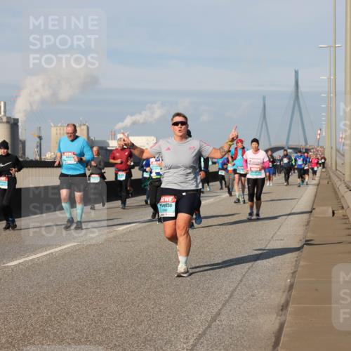 03.10.2025 - Köhlbrandbrückenlauf Lena Gebhardt http://msf.ph/oto/9143035 03.10.2025 10:00:55 Position 2 1846 meine-sportfotos.de