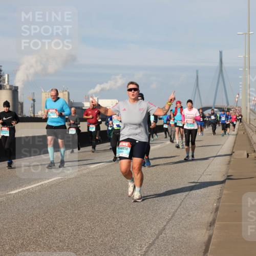 03.10.2025 - Köhlbrandbrückenlauf Lena Gebhardt http://msf.ph/oto/9143038 03.10.2025 10:00:55 Position 2 1846 meine-sportfotos.de