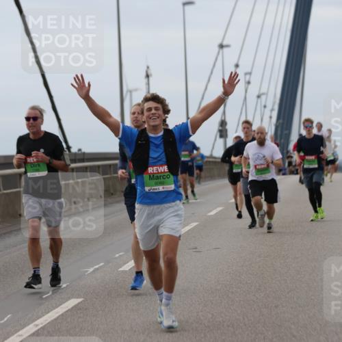 03.10.2025 - Köhlbrandbrückenlauf Jannik Wohlers http://msf.ph/oto/9143039 03.10.2025 15:44:19 Position 1 8082 meine-sportfotos.de