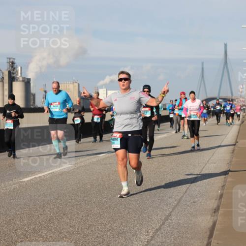 03.10.2025 - Köhlbrandbrückenlauf Lena Gebhardt http://msf.ph/oto/9143041 03.10.2025 10:00:55 Position 2  meine-sportfotos.de