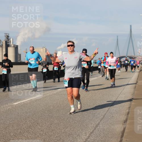 03.10.2025 - Köhlbrandbrückenlauf Lena Gebhardt http://msf.ph/oto/9143043 03.10.2025 10:00:55 Position 2  meine-sportfotos.de