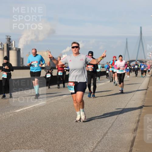03.10.2025 - Köhlbrandbrückenlauf Lena Gebhardt http://msf.ph/oto/9143046 03.10.2025 10:00:55 Position 2 67, 1846 meine-sportfotos.de