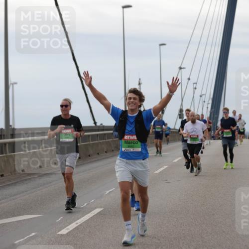 03.10.2025 - Köhlbrandbrückenlauf Jannik Wohlers http://msf.ph/oto/9143047 03.10.2025 15:44:19 Position 1 8082 meine-sportfotos.de