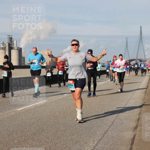 03.10.2025 - Köhlbrandbrückenlauf Lena Gebhardt http://msf.ph/oto/9143048 03.10.2025 10:00:55 Position 2  meine-sportfotos.de
