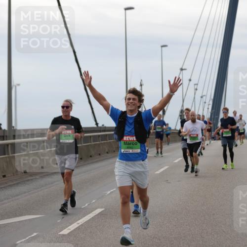 03.10.2025 - Köhlbrandbrückenlauf Jannik Wohlers http://msf.ph/oto/9143049 03.10.2025 15:44:19 Position 1 8082 meine-sportfotos.de