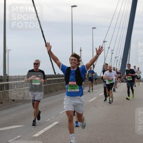 03.10.2025 - Köhlbrandbrückenlauf Jannik Wohlers http://msf.ph/oto/9143051 03.10.2025 15:44:19 Position 1 8082 meine-sportfotos.de