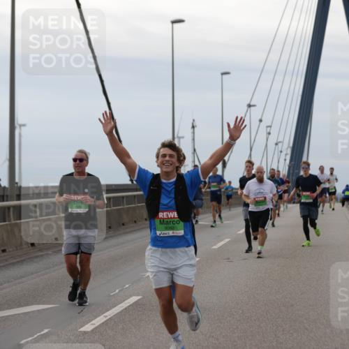 03.10.2025 - Köhlbrandbrückenlauf Jannik Wohlers http://msf.ph/oto/9143053 03.10.2025 15:44:19 Position 1 8082 meine-sportfotos.de