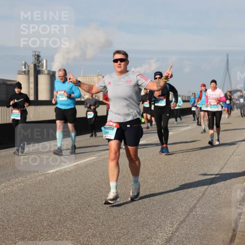03.10.2025 - Köhlbrandbrückenlauf Lena Gebhardt http://msf.ph/oto/9143054 03.10.2025 10:00:55 Position 2 1846 meine-sportfotos.de