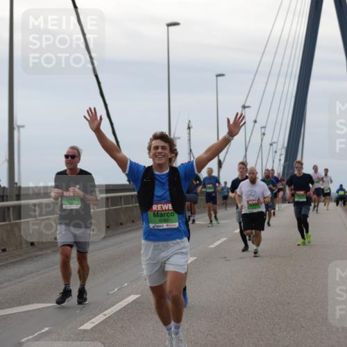 03.10.2025 - Köhlbrandbrückenlauf Jannik Wohlers http://msf.ph/oto/9143055 03.10.2025 15:44:19 Position 1 8082 meine-sportfotos.de