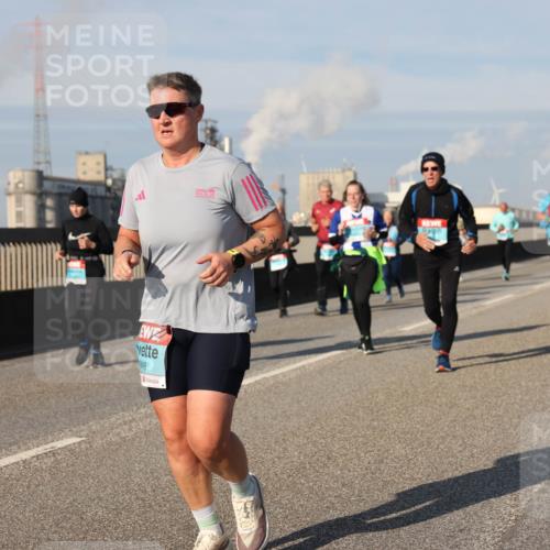 03.10.2025 - Köhlbrandbrückenlauf Lena Gebhardt http://msf.ph/oto/9143065 03.10.2025 10:00:56 Position 2 846 meine-sportfotos.de