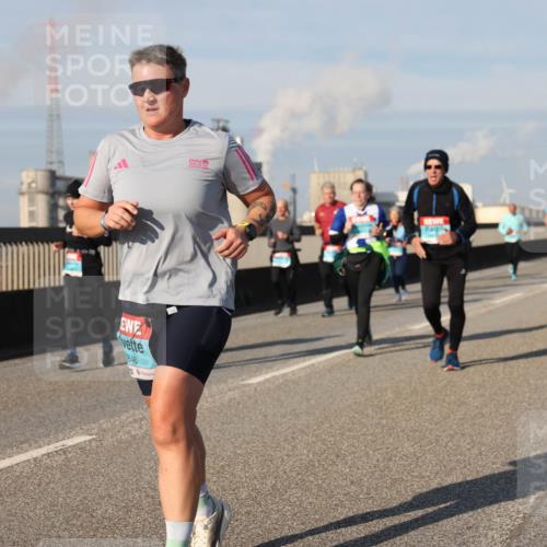 03.10.2025 - Köhlbrandbrückenlauf Lena Gebhardt http://msf.ph/oto/9143070 03.10.2025 10:00:56 Position 2 1846 meine-sportfotos.de