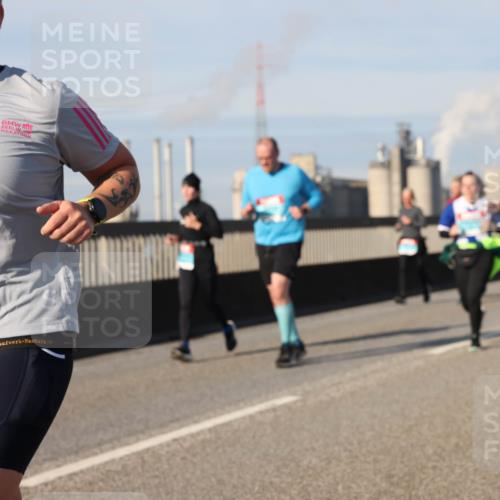 03.10.2025 - Köhlbrandbrückenlauf Lena Gebhardt http://msf.ph/oto/9143083 03.10.2025 10:00:57 Position 2  meine-sportfotos.de