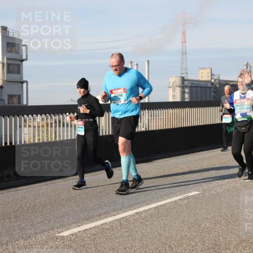 03.10.2025 - Köhlbrandbrückenlauf Lena Gebhardt http://msf.ph/oto/9143098 03.10.2025 10:00:58 Position 2 1740, 2023, 3116 meine-sportfotos.de
