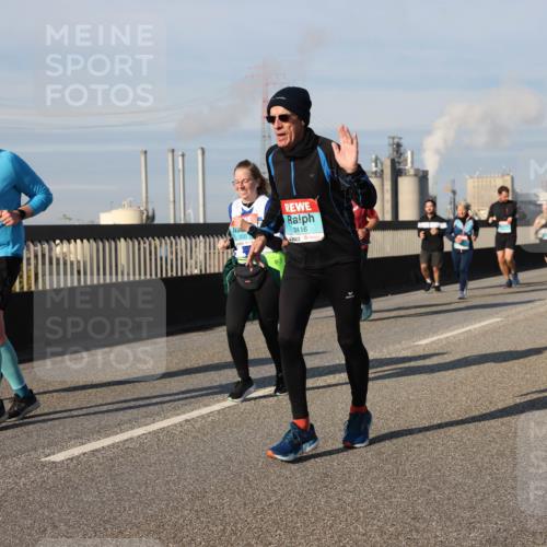 03.10.2025 - Köhlbrandbrückenlauf Lena Gebhardt http://msf.ph/oto/9143105 03.10.2025 10:00:59 Position 2 1740, 3116, 2024 meine-sportfotos.de