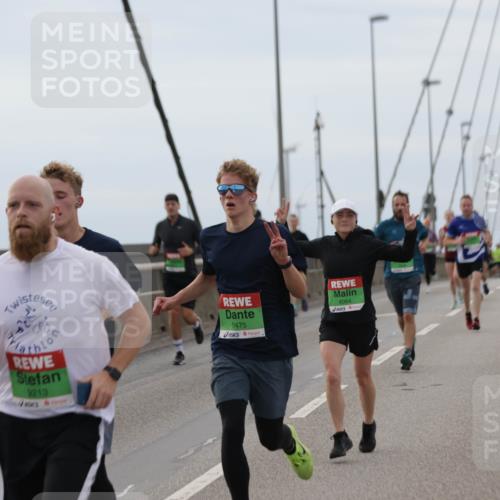 03.10.2025 - Köhlbrandbrückenlauf Jannik Wohlers http://msf.ph/oto/9143114 03.10.2025 15:44:23 Position 1 9213, 9475, 8064 meine-sportfotos.de