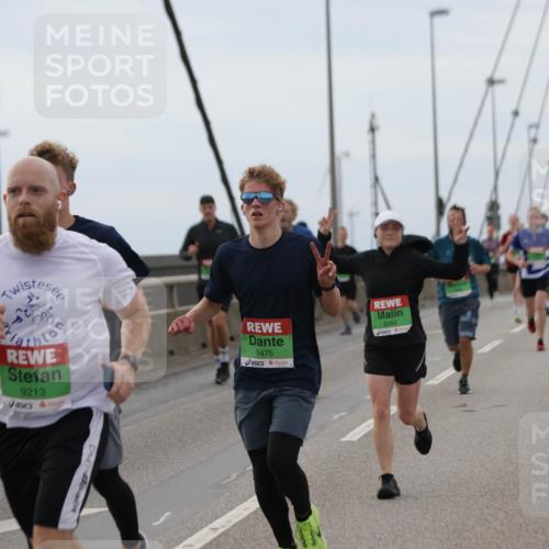 03.10.2025 - Köhlbrandbrückenlauf Jannik Wohlers http://msf.ph/oto/9143118 03.10.2025 15:44:23 Position 1 9213, 9475, 8064 meine-sportfotos.de