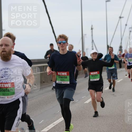 03.10.2025 - Köhlbrandbrückenlauf Jannik Wohlers http://msf.ph/oto/9143121 03.10.2025 15:44:23 Position 1 9213, 9475, 8064 meine-sportfotos.de