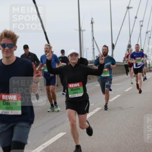 03.10.2025 - Köhlbrandbrückenlauf Jannik Wohlers http://msf.ph/oto/9143129 03.10.2025 15:44:23 Position 1 5475, 8064, 7646 meine-sportfotos.de