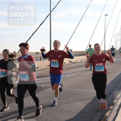 03.10.2025 - Köhlbrandbrückenlauf Yannick Fuchs http://msf.ph/oto/9143133 03.10.2025 08:30:02 Position 2 3596, 1901, 1818 meine-sportfotos.de