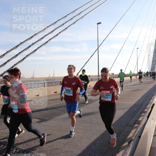 03.10.2025 - Köhlbrandbrückenlauf Yannick Fuchs http://msf.ph/oto/9143152 03.10.2025 08:30:03 Position 2 1901, 1818 meine-sportfotos.de