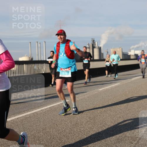 03.10.2025 - Köhlbrandbrückenlauf Lena Gebhardt http://msf.ph/oto/9143153 03.10.2025 10:01:01 Position 2 2024, 16, 760, 3574, 1757 meine-sportfotos.de