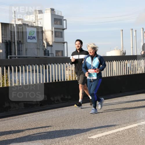 03.10.2025 - Köhlbrandbrückenlauf Lena Gebhardt http://msf.ph/oto/9143169 03.10.2025 10:01:03 Position 2 2810 meine-sportfotos.de