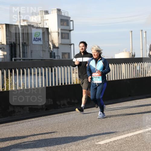 03.10.2025 - Köhlbrandbrückenlauf Lena Gebhardt http://msf.ph/oto/9143172 03.10.2025 10:01:03 Position 2 3570, 2810 meine-sportfotos.de