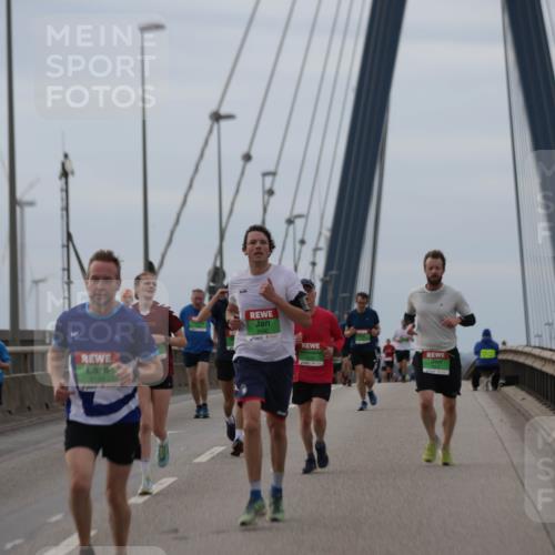 03.10.2025 - Köhlbrandbrückenlauf Jannik Wohlers http://msf.ph/oto/9143183 03.10.2025 15:44:27 Position 1 8199 meine-sportfotos.de