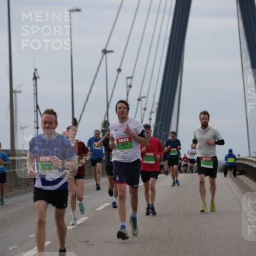 03.10.2025 - Köhlbrandbrückenlauf Jannik Wohlers http://msf.ph/oto/9143184 03.10.2025 15:44:27 Position 1 8199, 8860 meine-sportfotos.de