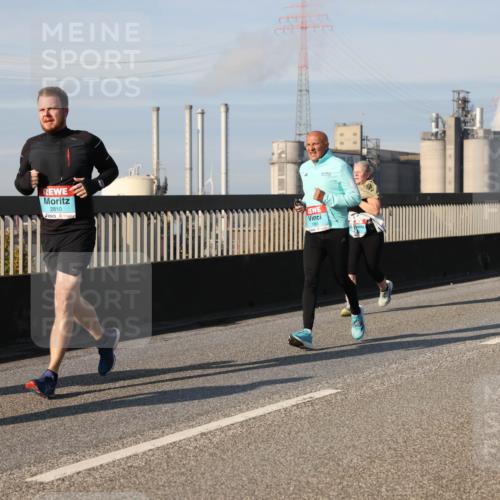 03.10.2025 - Köhlbrandbrückenlauf Lena Gebhardt http://msf.ph/oto/9143188 03.10.2025 10:01:04 Position 2 2810, 2200 meine-sportfotos.de