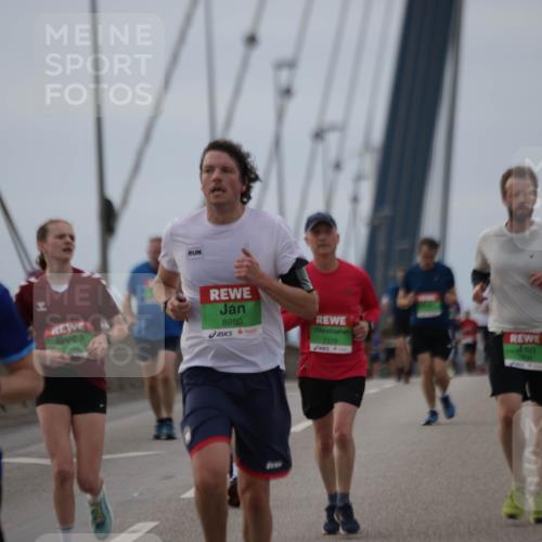 03.10.2025 - Köhlbrandbrückenlauf Jannik Wohlers http://msf.ph/oto/9143196 03.10.2025 15:44:27 Position 1 8199, 110, 8099, 8860, 7179, 7436 meine-sportfotos.de