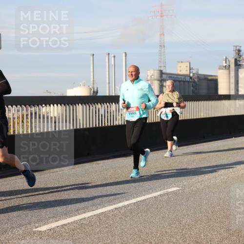 03.10.2025 - Köhlbrandbrückenlauf Lena Gebhardt http://msf.ph/oto/9143199 03.10.2025 10:01:04 Position 2 2810, 2200, 1861 meine-sportfotos.de