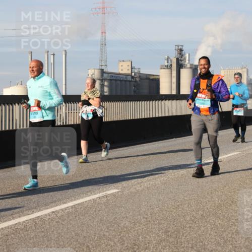 03.10.2025 - Köhlbrandbrückenlauf Lena Gebhardt http://msf.ph/oto/9143204 03.10.2025 10:01:04 Position 2 2200 meine-sportfotos.de
