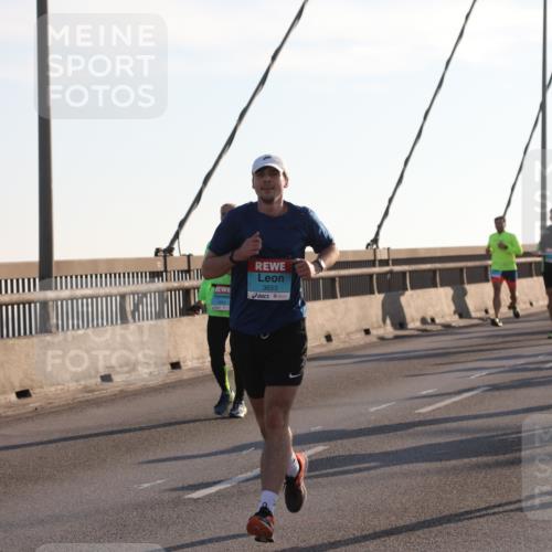 03.10.2025 - Köhlbrandbrückenlauf Yannick Fuchs http://msf.ph/oto/9143207 03.10.2025 08:30:06 Position 2 3653, 1933 meine-sportfotos.de