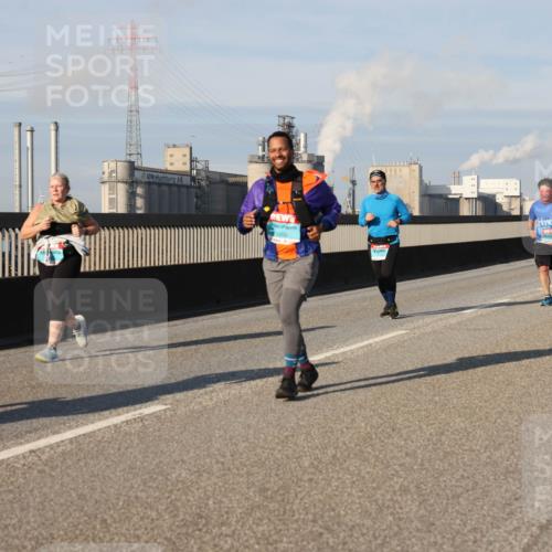 03.10.2025 - Köhlbrandbrückenlauf Lena Gebhardt http://msf.ph/oto/9143215 03.10.2025 10:01:05 Position 2 2200 meine-sportfotos.de