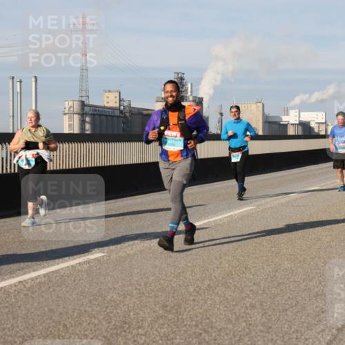 03.10.2025 - Köhlbrandbrückenlauf Lena Gebhardt http://msf.ph/oto/9143218 03.10.2025 10:01:05 Position 2 2200 meine-sportfotos.de