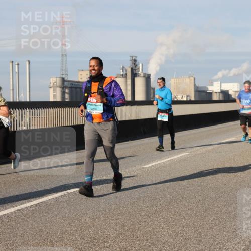 03.10.2025 - Köhlbrandbrückenlauf Lena Gebhardt http://msf.ph/oto/9143222 03.10.2025 10:01:05 Position 2 2200 meine-sportfotos.de